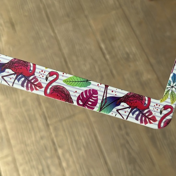 New in Package Cute Pink Flamingo Aluminum Decorative License Plate Cover - Picture 4 of 5